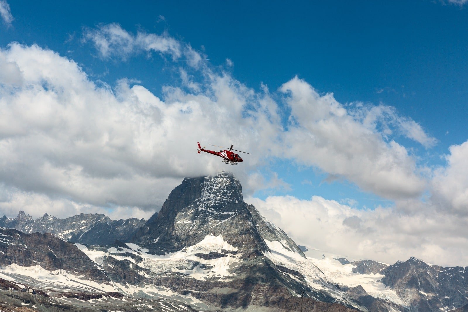 Helicopter Tours in Nepal: A Luxury Experience in the Himalayas